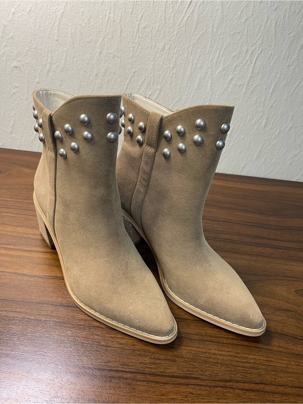 OASIS SOCIETY Boots Alofi Ankle Booties Size 6.5 Vegan Leather Studded